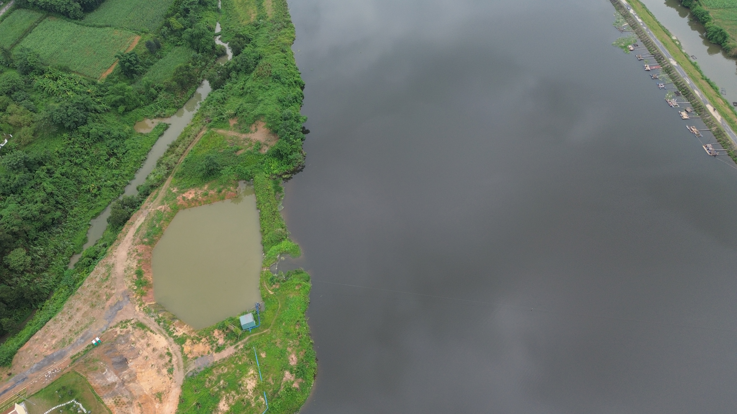 Ông Nguyễn Văn Tâm, Trưởng phòng NN-PTNT H.Bá Thước, bày tỏ lo lắng về số phận của ngành nuôi trồng thủy sản trên sông Mã, khi liên tục xảy ra tình trạng nước sông bị ô nhiễm. 