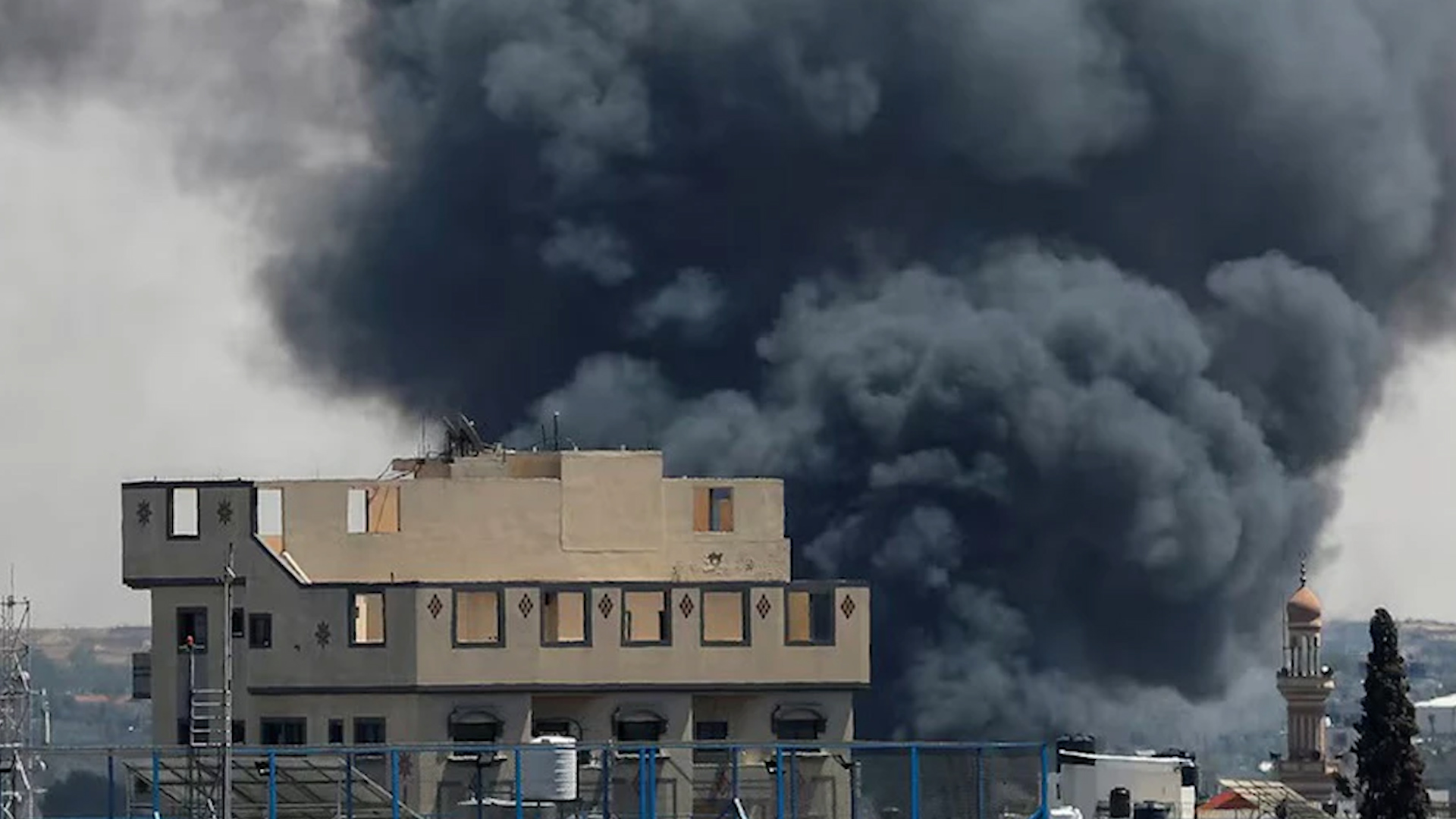 Khói bốc lên từ một địa điểm ở Rafah (phía nam Dải Gaza) sau khi bị Israel tấn công, ngày 7.5.2024