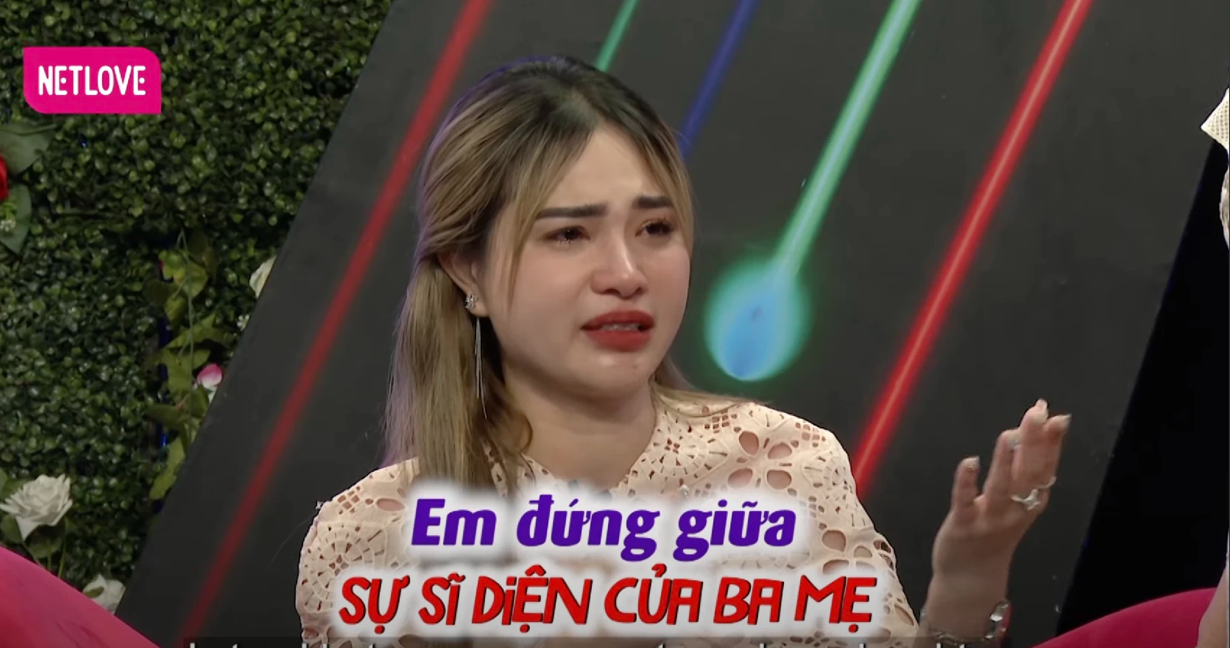 Mẹ đơn thân Diệu Hiệp từng tham gia gameshow Bạn muốn hẹn hò. Trong chương trình, cô kể về hành trình làm mẹ đơn thân khiến nhiều người xúc động. Cô và người cùng chơi đều bấm nút, nhưng cả hai nhận ra không phù hợp sau đó