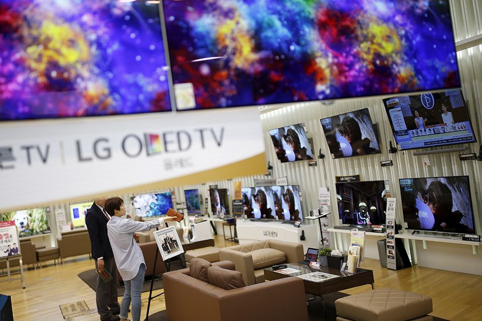 LG bỏ màn hình LCD để tập trung vào OLED - Ảnh 1