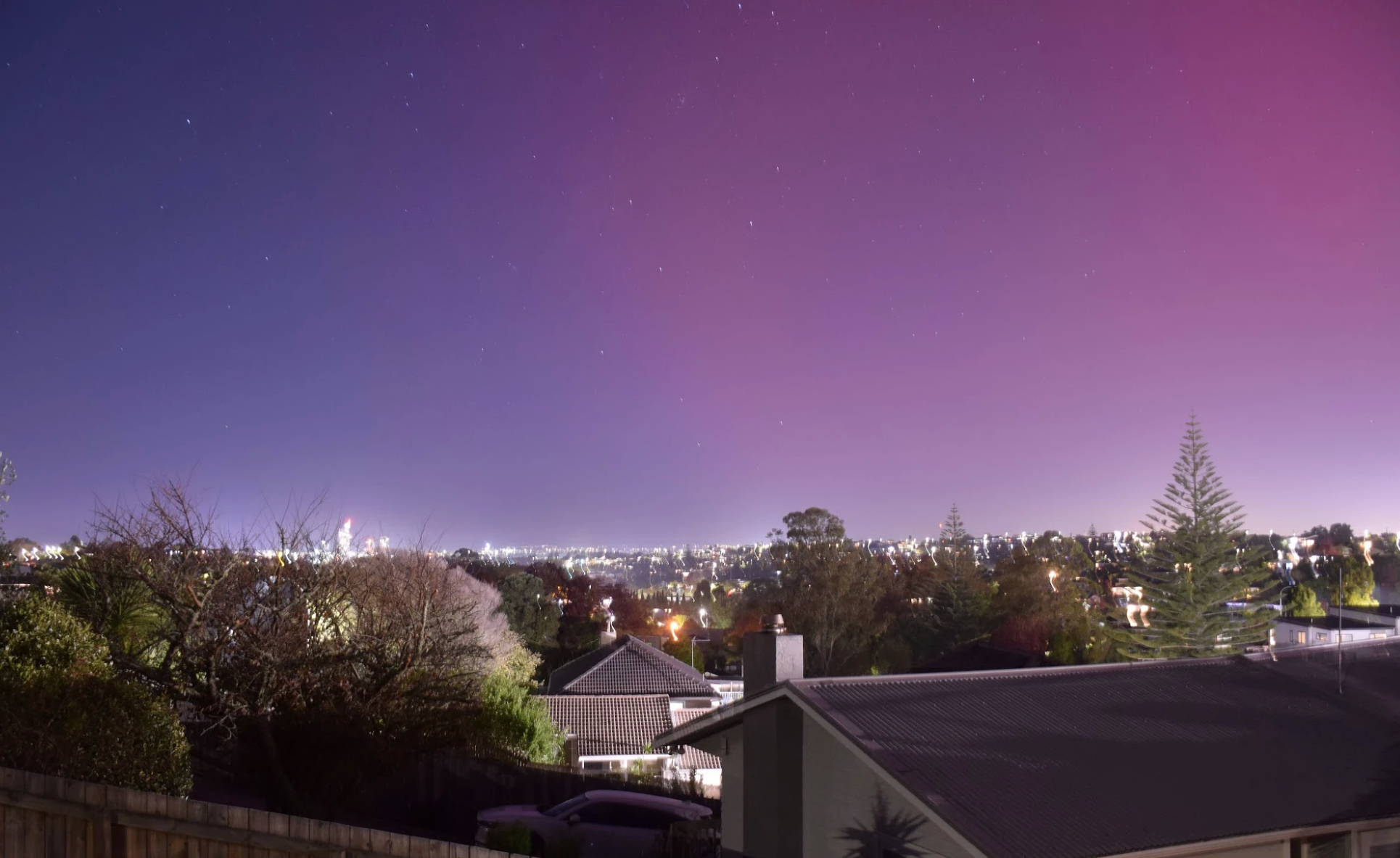 Sống và làm việc ở New Zealand nhiều năm nay, tuy nhiên đây là lần đầu tiên anh Toàn nhìn thấy cực quang trên bầu trời nơi mình sống, ở Auckland. 