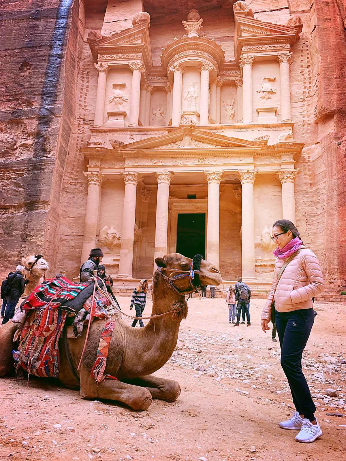 Thùy trong một chuyến du lịch tại Petra, Jordan