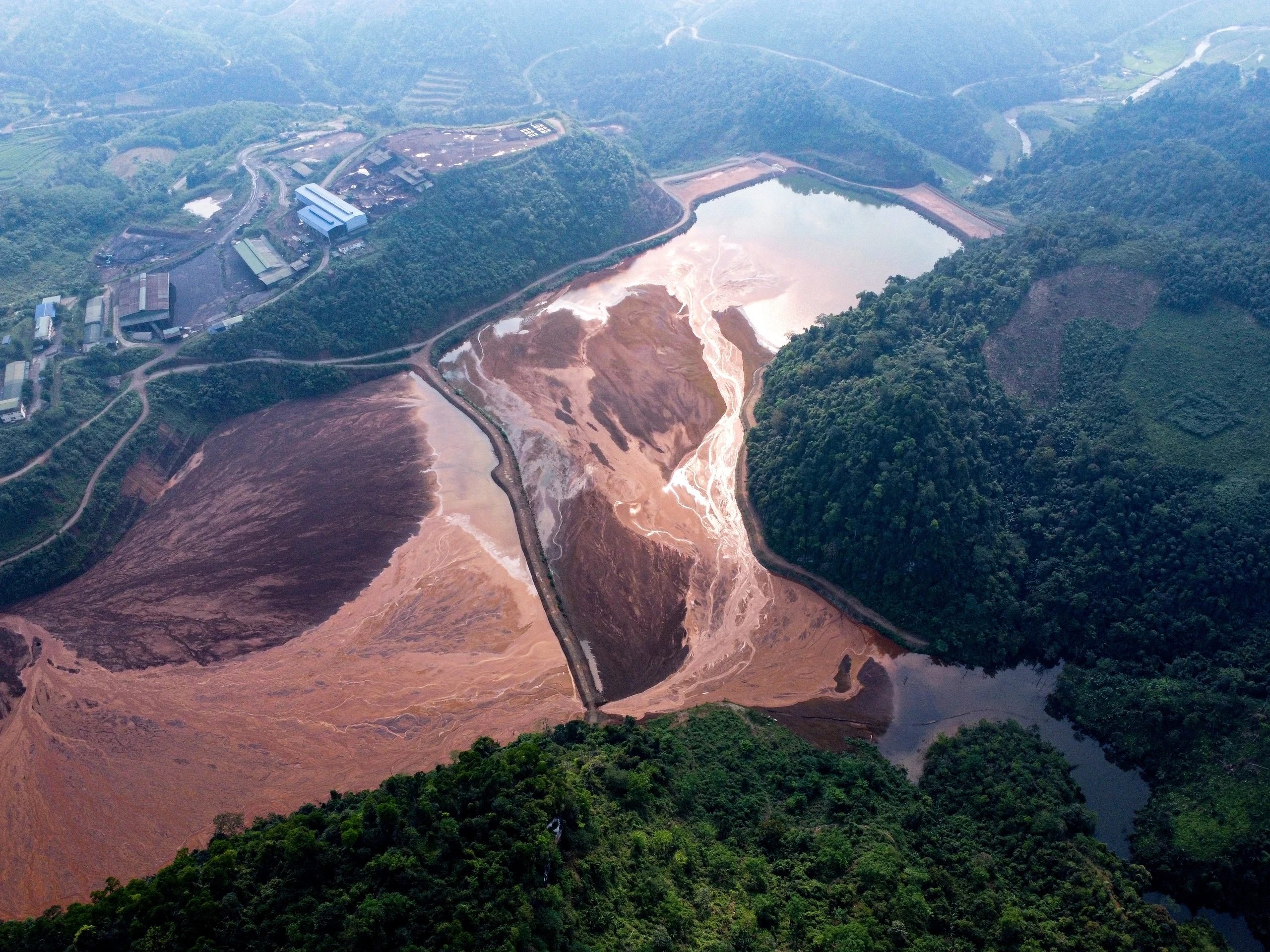 Hồ chứa chất thải của Nhà máy chế biến tinh quặng sắt Minh Sơn