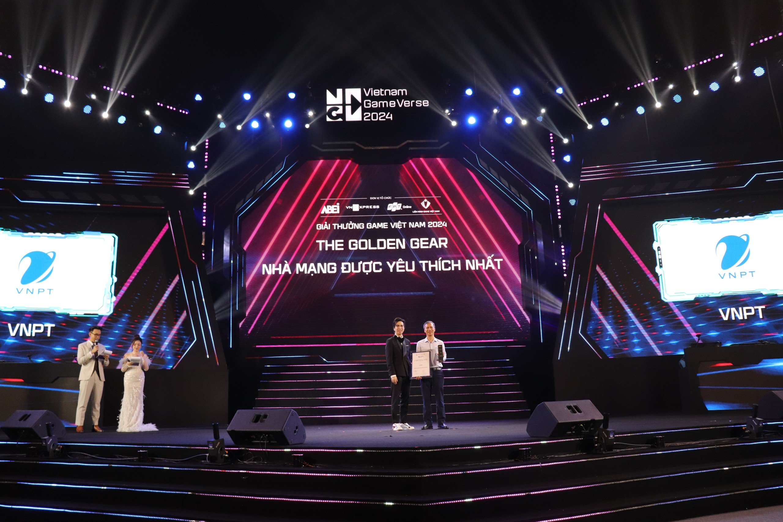 VNPT vinh danh nhà mạng được yêu thích nhất tại Vietnam Gaming Awards 2024 - Ảnh 1.