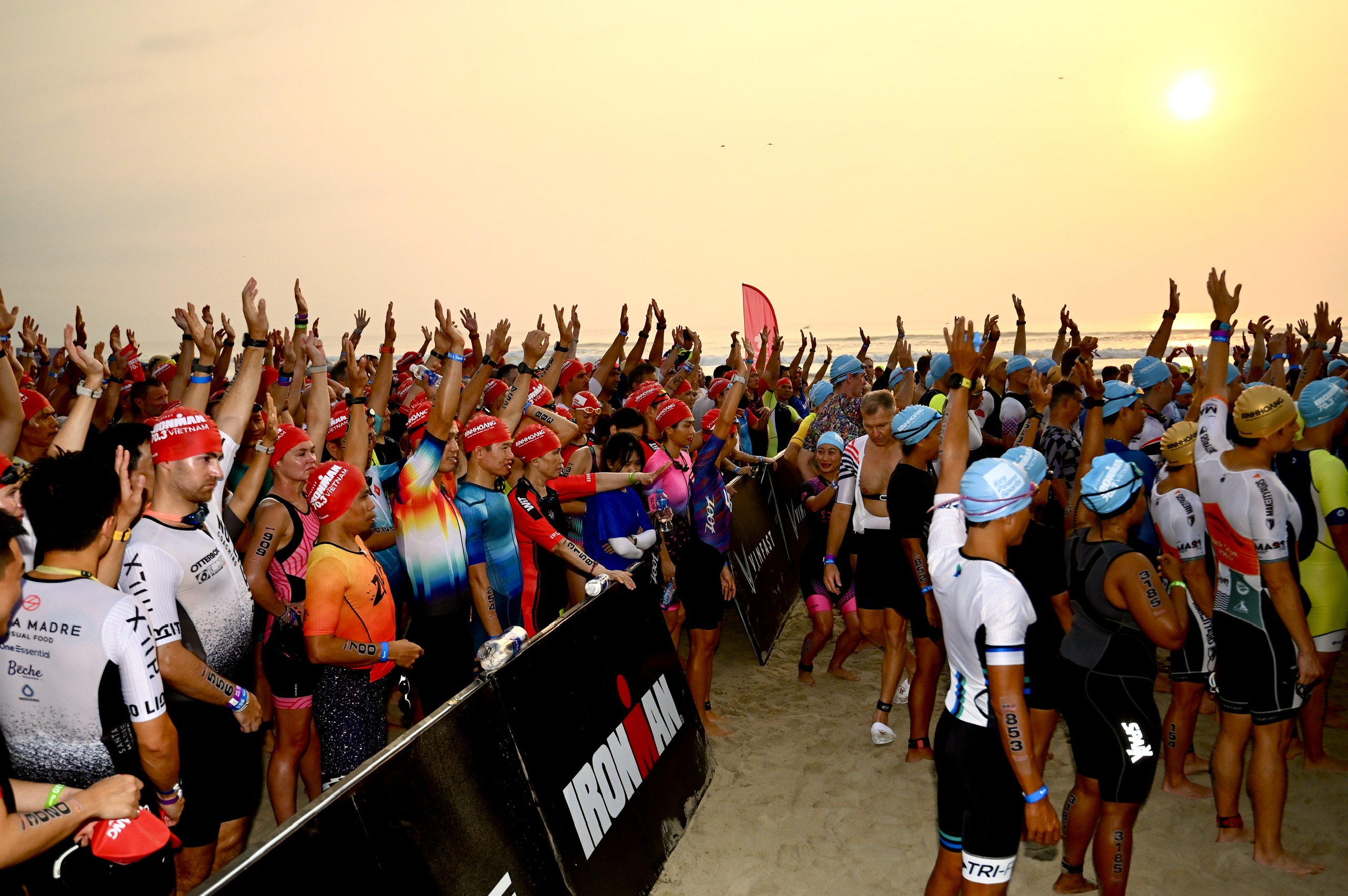 Hàng ngàn vận động viên đã có buổi thi đấu sôi nổi tại bãi biển TP.Đà Nẵng từ sáng sớm
