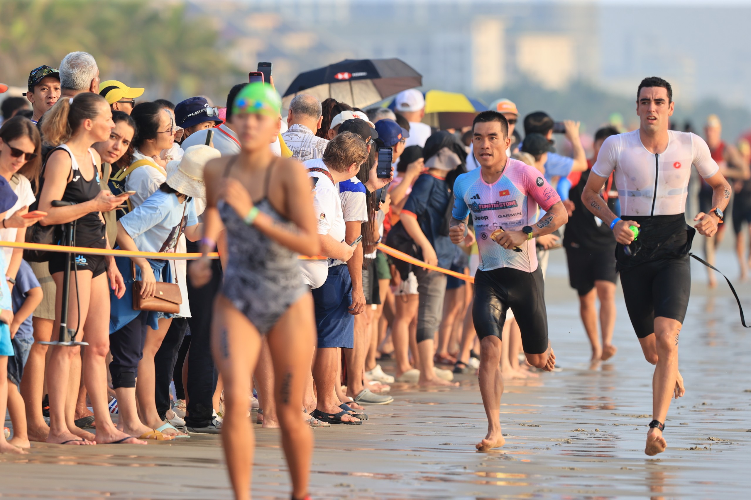 Đường đấu môn chạy trên bãi biển Đà Nẵng