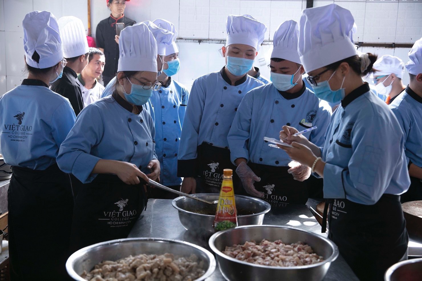 Tuyển sinh lớp 10: Trung cấp Việt Giao đã có chương trình đào tạo bếp trưởng- Ảnh 1.