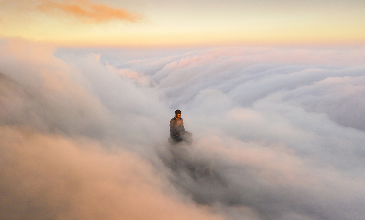 Quần thể tâm linh giữa mây ngàn gió núi Fansipan luôn là nơi tìm về của Phật tử bốn phương