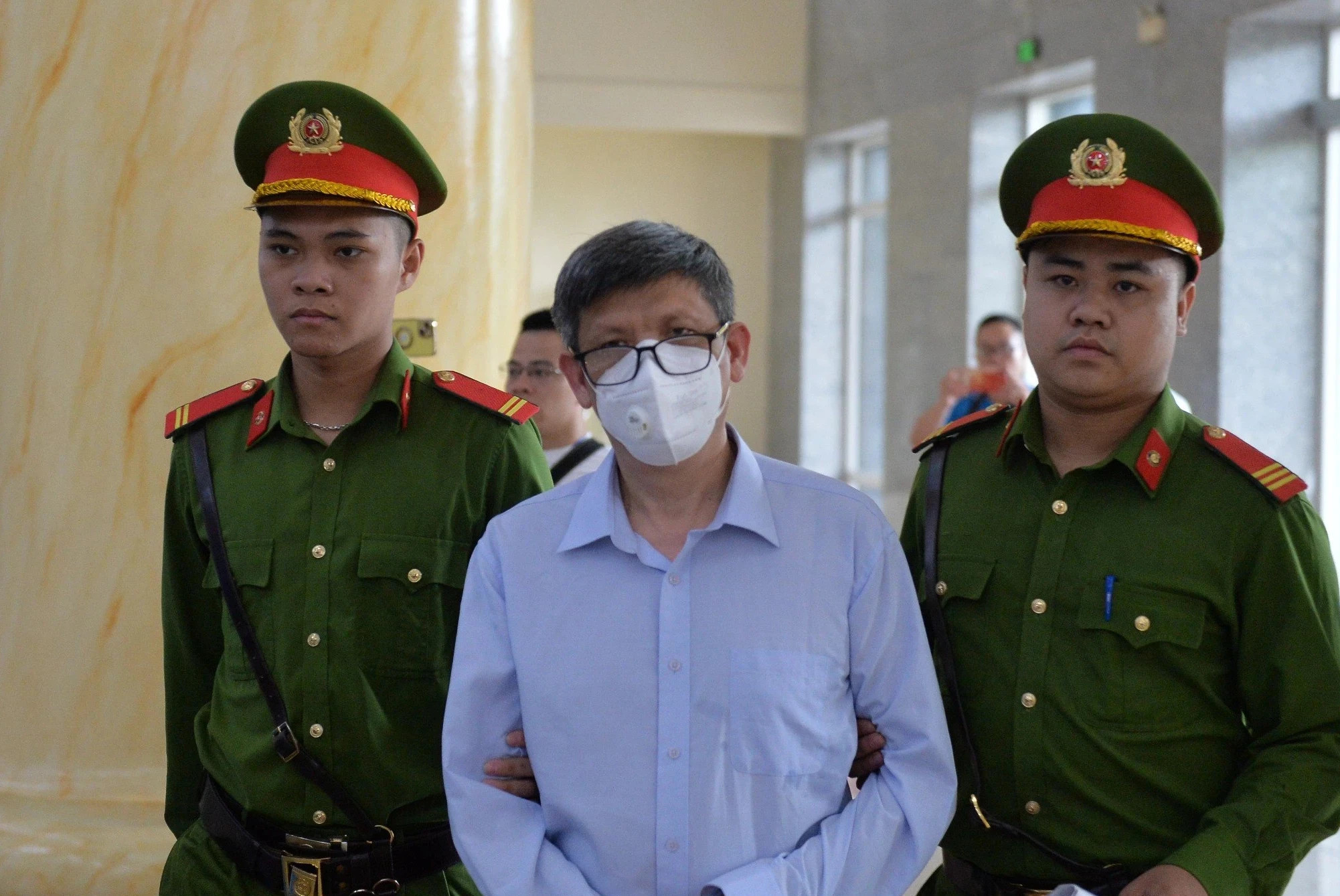 Cựu bộ trưởng Bộ Y tế Nguyễn Thanh Long bạc tóc hầu tòa phúc thẩm đại án Việt Á- Ảnh 1.