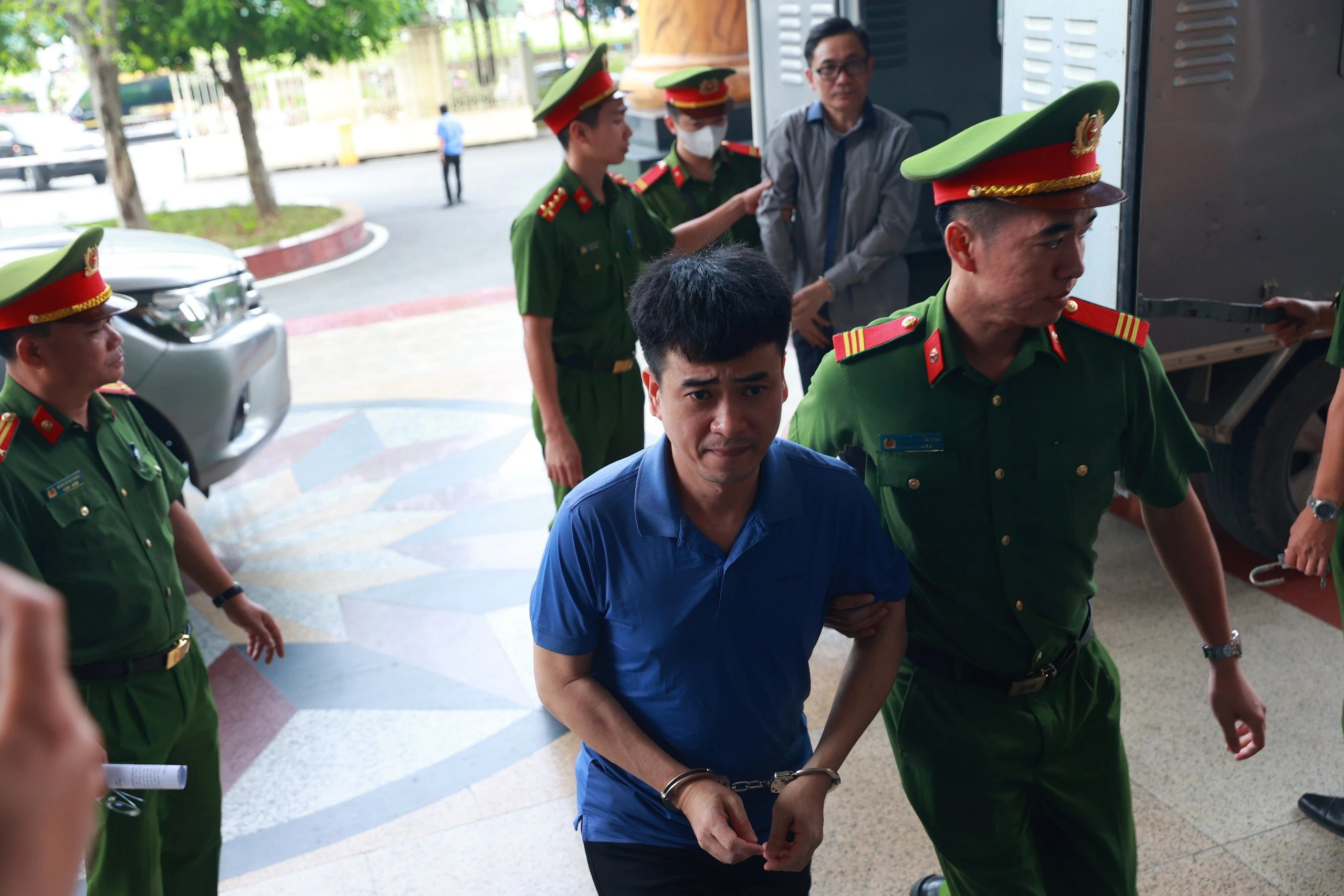Cựu bộ trưởng Bộ Y tế Nguyễn Thanh Long bạc tóc hầu tòa phúc thẩm đại án Việt Á- Ảnh 2.