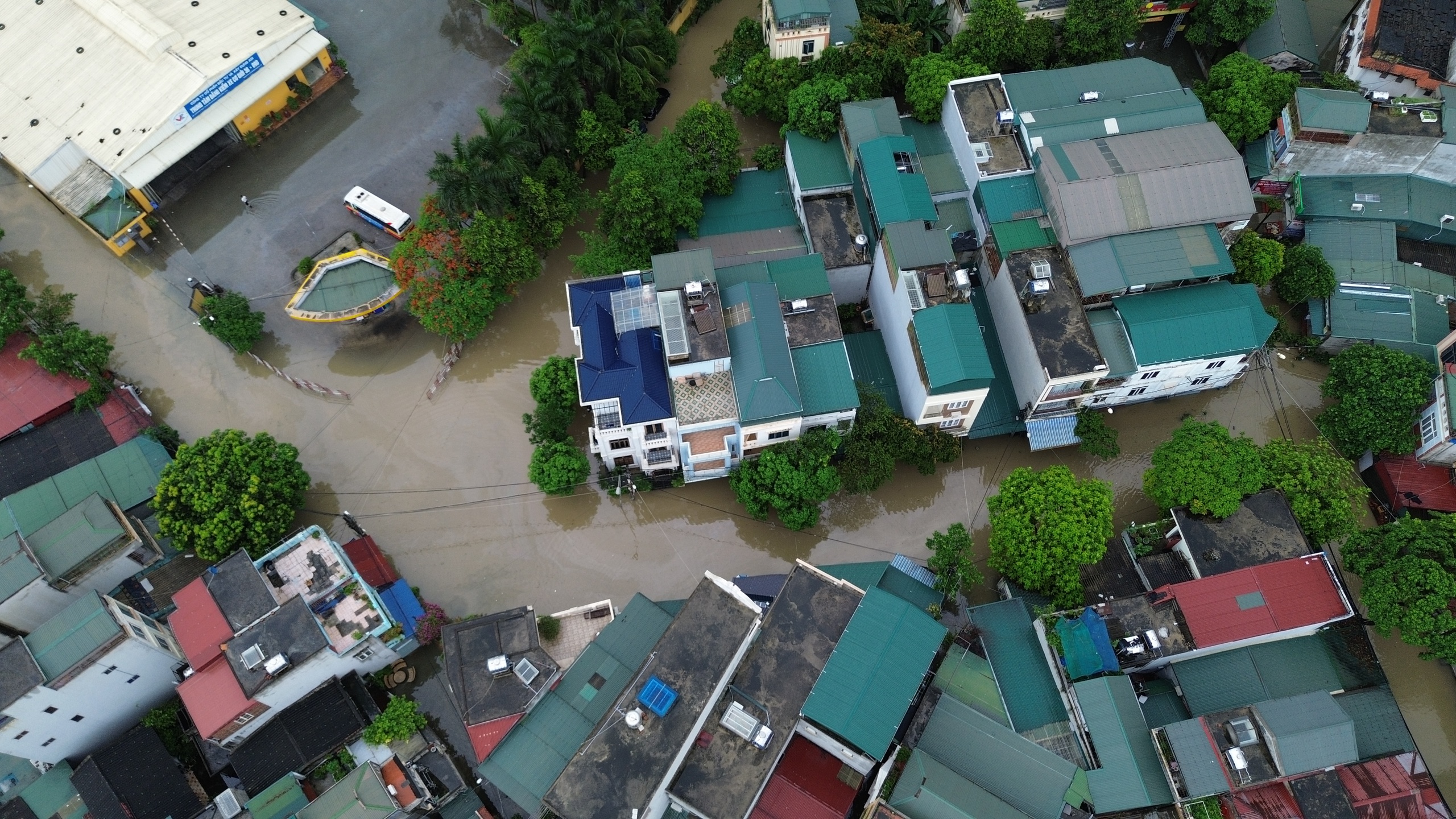 Thành phố Thanh Hóa ngập nặng sau cơn mưa sáng- Ảnh 16.