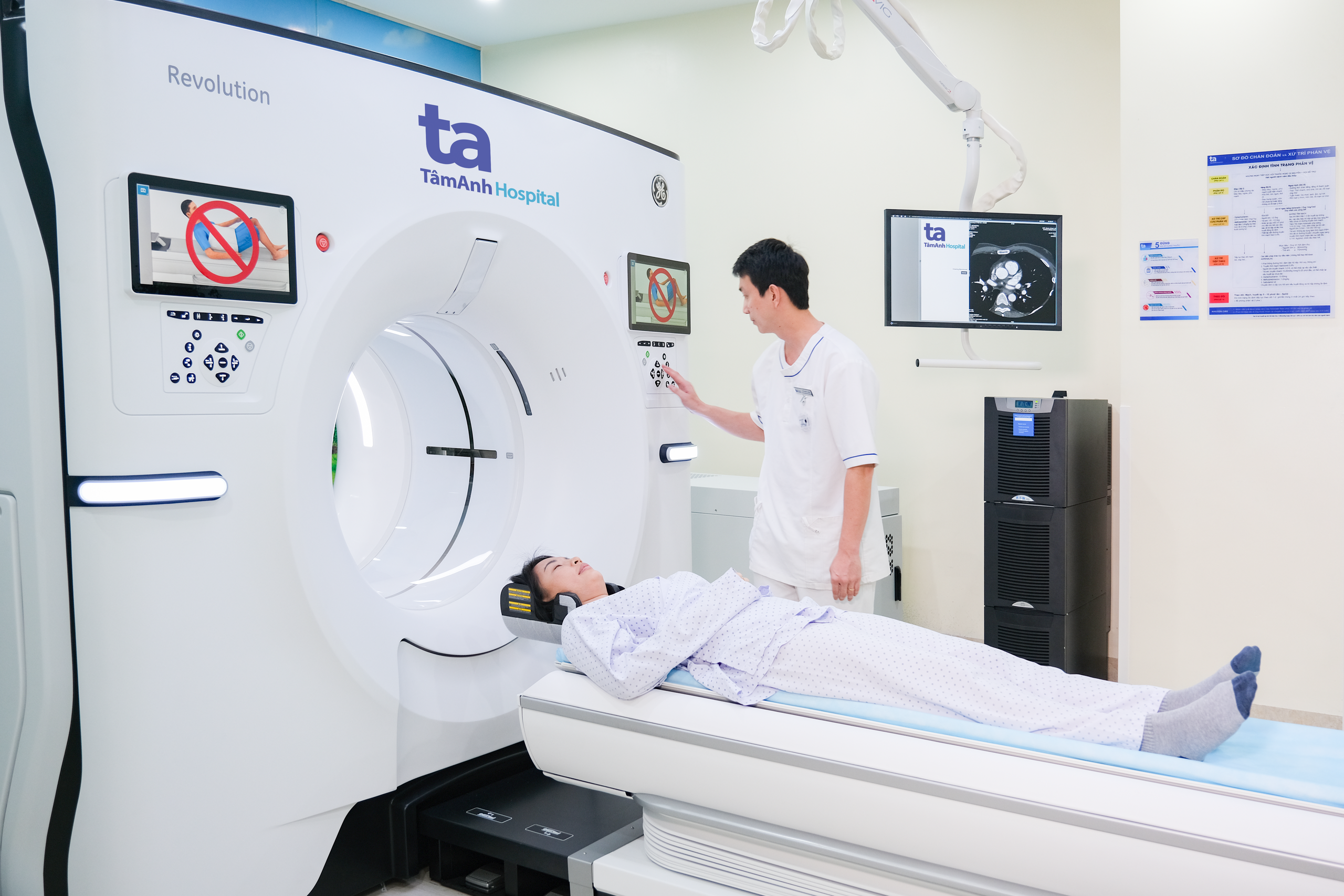 Hệ thống CT 1975 lát cắt GE lần đầu tiên xuất hiện tại Việt Nam, ứng dụng trí tuệ nhân tạo giúp tầm soát, xác định sớm và nhanh nhiều bệnh nguy hiểm. Ảnh: Bệnh viện Đa khoa Tâm Anh Hệ thống CT 1975 lát cắt GE lần đầu tiên xuất hiện tại Việt Nam, ứng dụng trí tuệ nhân tạo giúp tầm soát, xác định sớm và nhanh nhiều bệnh nguy hiểm