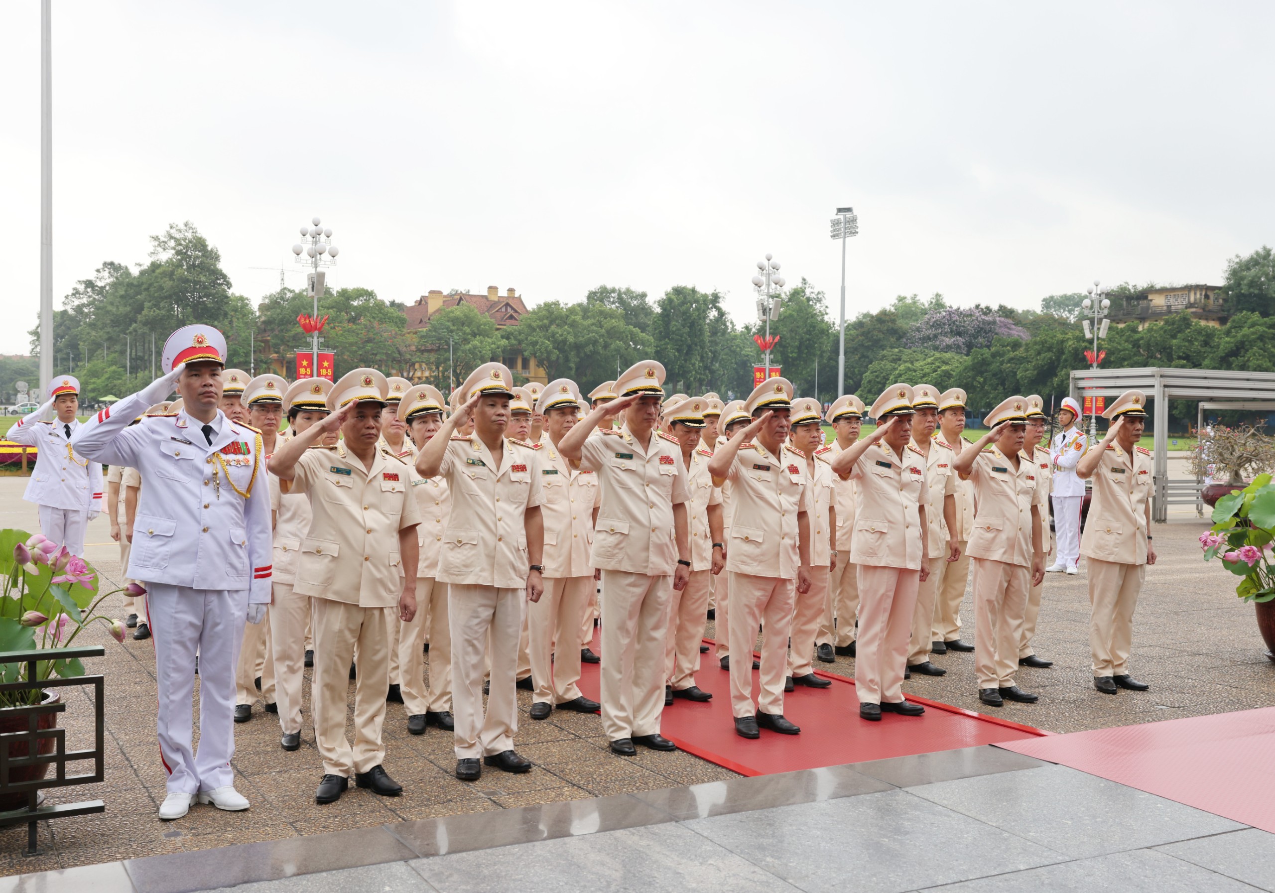 Lãnh đạo Đảng, Nhà nước vào Lăng viếng Chủ tịch Hồ Chí Minh- Ảnh 5.