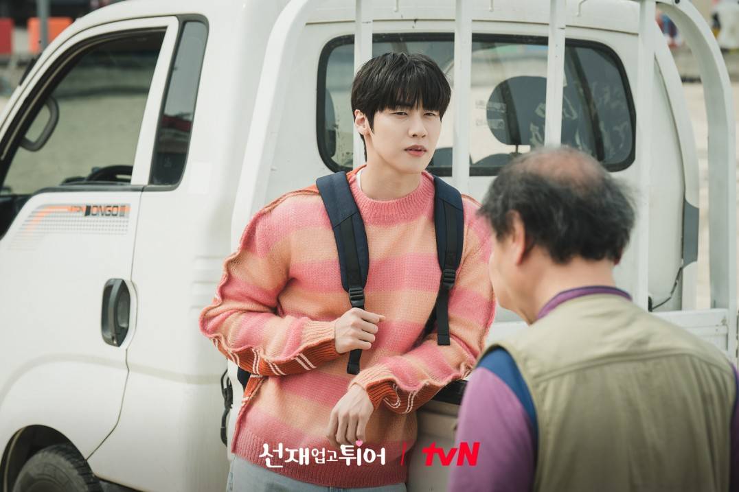 Trong Lovely Runner (Cõng anh mà chạy), Lee Seung Hyub thủ vai Baek In Hyuk, bạn thân của Ryu Sun Jae (Byeon Woo Seok đóng) từ thời học sinh đến khi trưởng thành. Baek In Hyuk chiếm cảm tình người xem nhờ tính cách hóm hỉnh đáng yêu và ngây thơ
