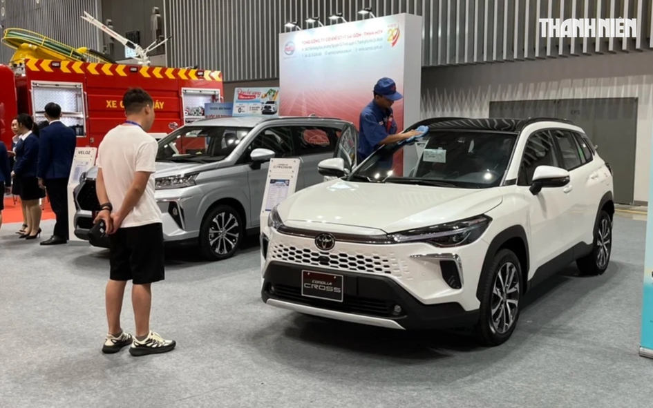 Ô tô hybrid tại Việt Nam rầm rộ 'đua' ưu đãi, giảm giá bán - Ảnh 2.