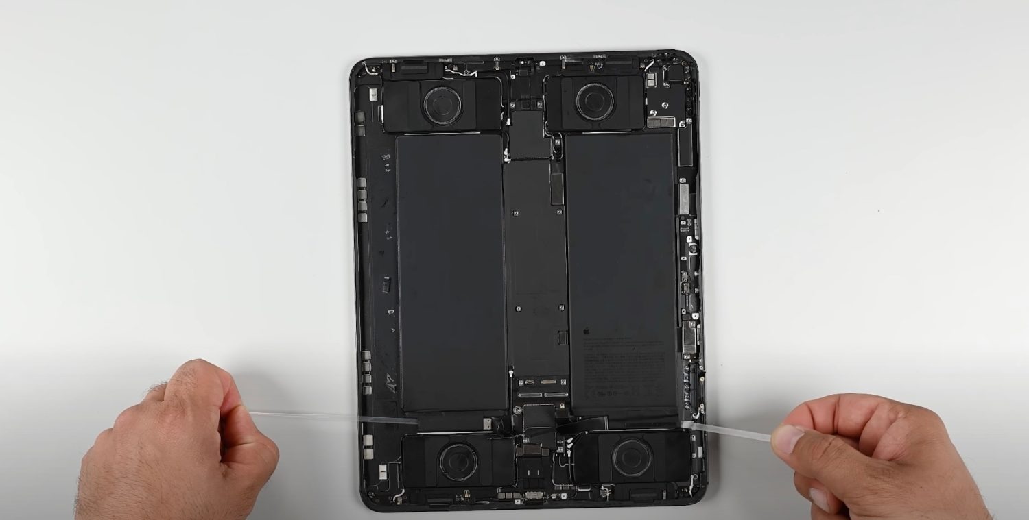 iFixit tiết lộ iPad Pro M4 có khả năng thay pin dễ dàng hơn - Ảnh 1