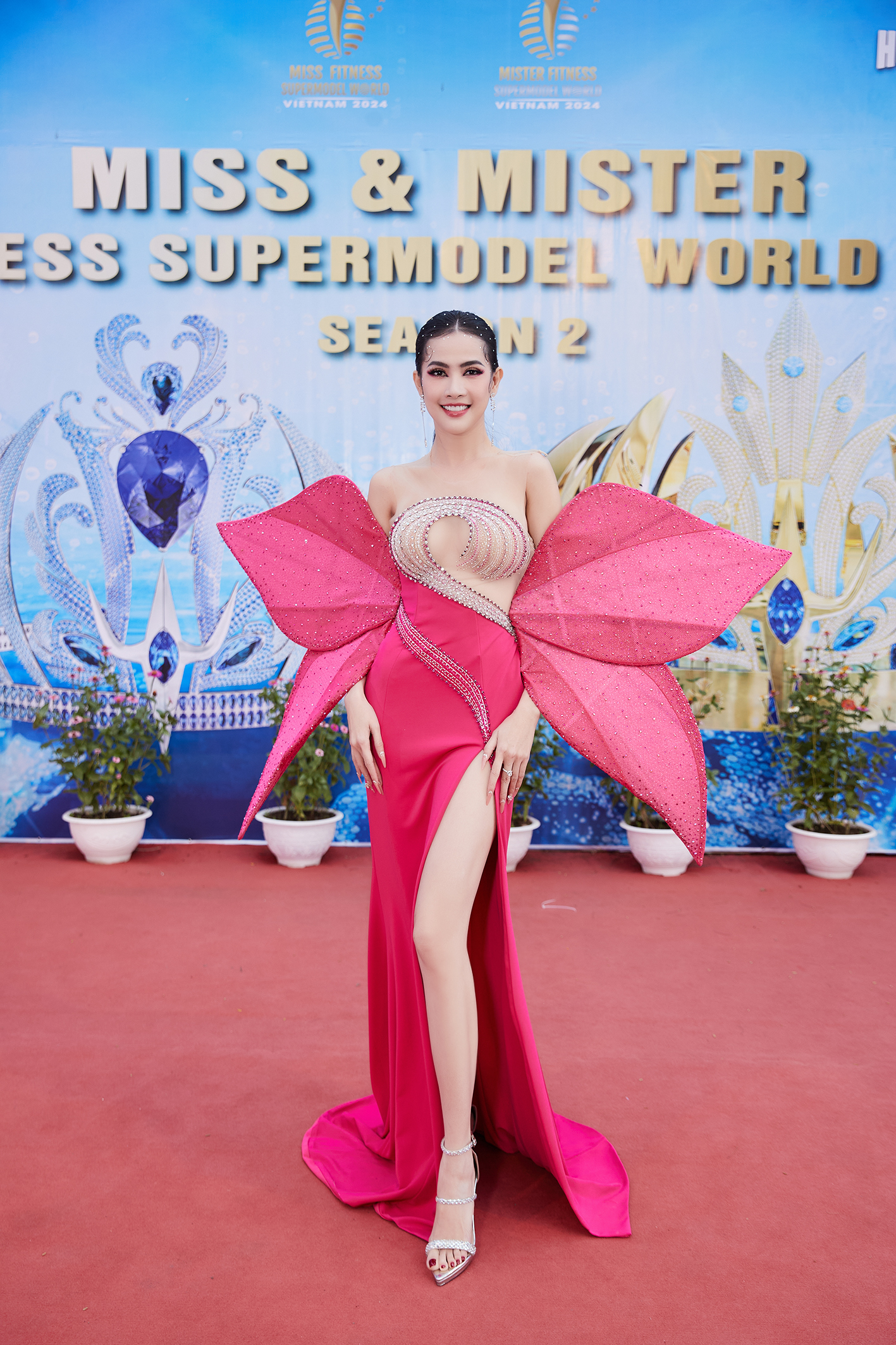 Tối 18.5, Hoa hậu Phan Thị Mơ xuất hiện tại đêm chung kết cuộc thi Miss & Mister Fitness Supermodel World 2024. Sự kiện này diễn ra tại thành phố Vũng Tàu và được cấp phép theo công văn số 3060/UBND-TP của Ủy ban nhân dân tỉnh Bà Rịa - Vũng Tàu ngày 14.3.2024
