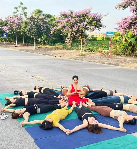 Thái Bình: Phạt 14 người trong nhóm tập yoga giữa đường để chụp hình- Ảnh 1.