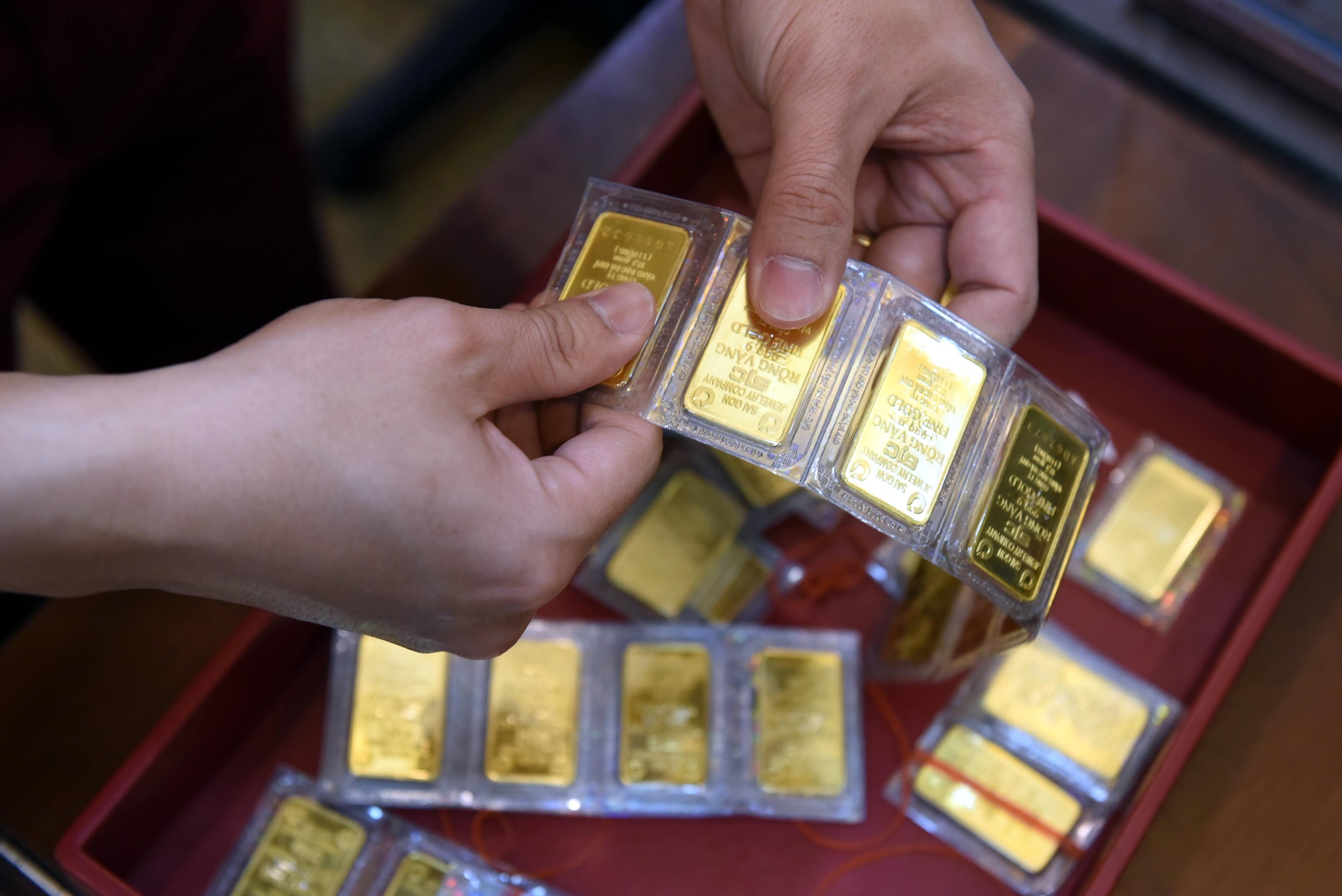 Giá vàng hôm nay 1.5.2025: Lao dốc xuống dưới 120 triệu đồng- Ảnh 1. Giá vàng hôm nay 1.5.2025: Lao dốc xuống dưới 120 triệu đồng- Ảnh 1.