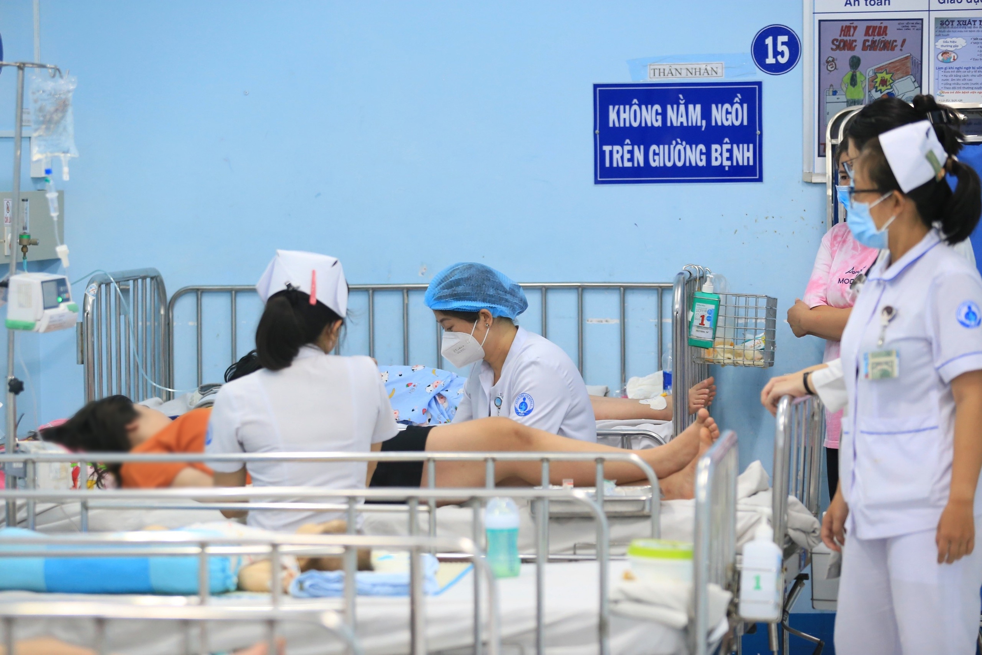 Điều trị bệnh nhi sốt xuất huyết tại Bệnh viện Nhi đồng 1, TP.HCM