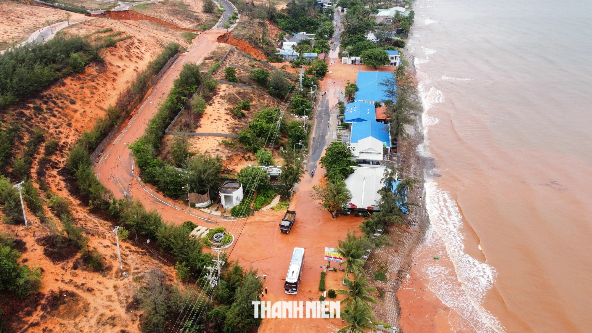 Bình Thuận: Sạt lở nghiêm trọng, tê liệt tuyến đường ven biển Mũi Né- Ảnh 9.