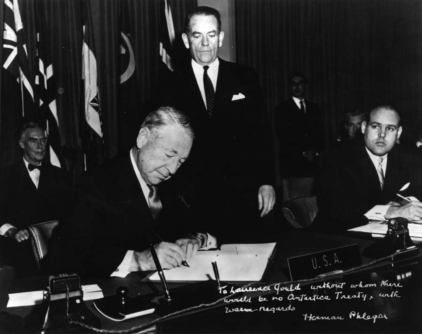 Hiệp ước Nam Cực được ký kết vào ngày 1.12.1959 tại Washington, D.C (Mỹ)
