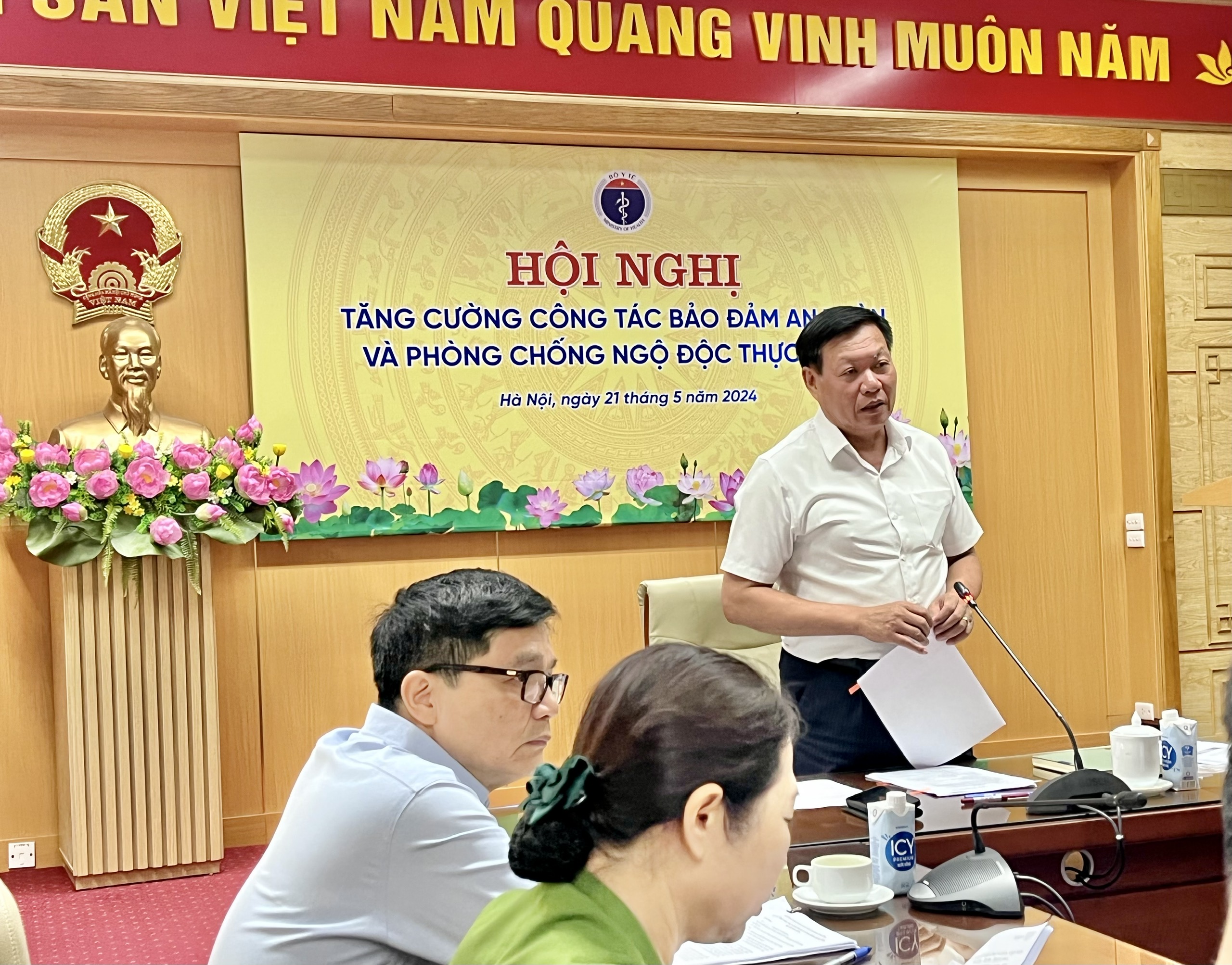 Bộ Y tế: An toàn thực phẩm là vấn đề nóng bỏng- Ảnh 1. Ông Đỗ Xuân Tuyên lưu ý các địa phương tăng cường giám sát, thực hiện các biện pháp đảm bảo an toàn thực phẩm, đặc biệt tại tuyến cơ sở
