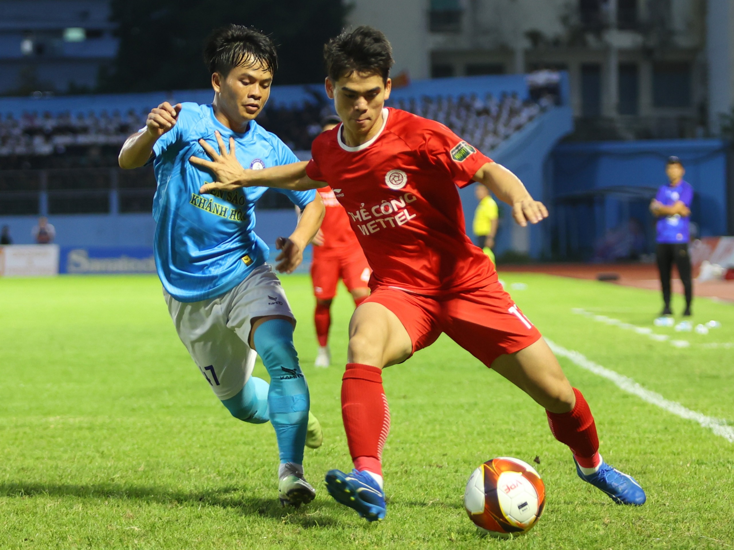 Sao trẻ đội tuyển Việt Nam tỏa sáng, Thể Công Viettel khiến CLB Khánh Hòa chìm sâu- Ảnh 1.