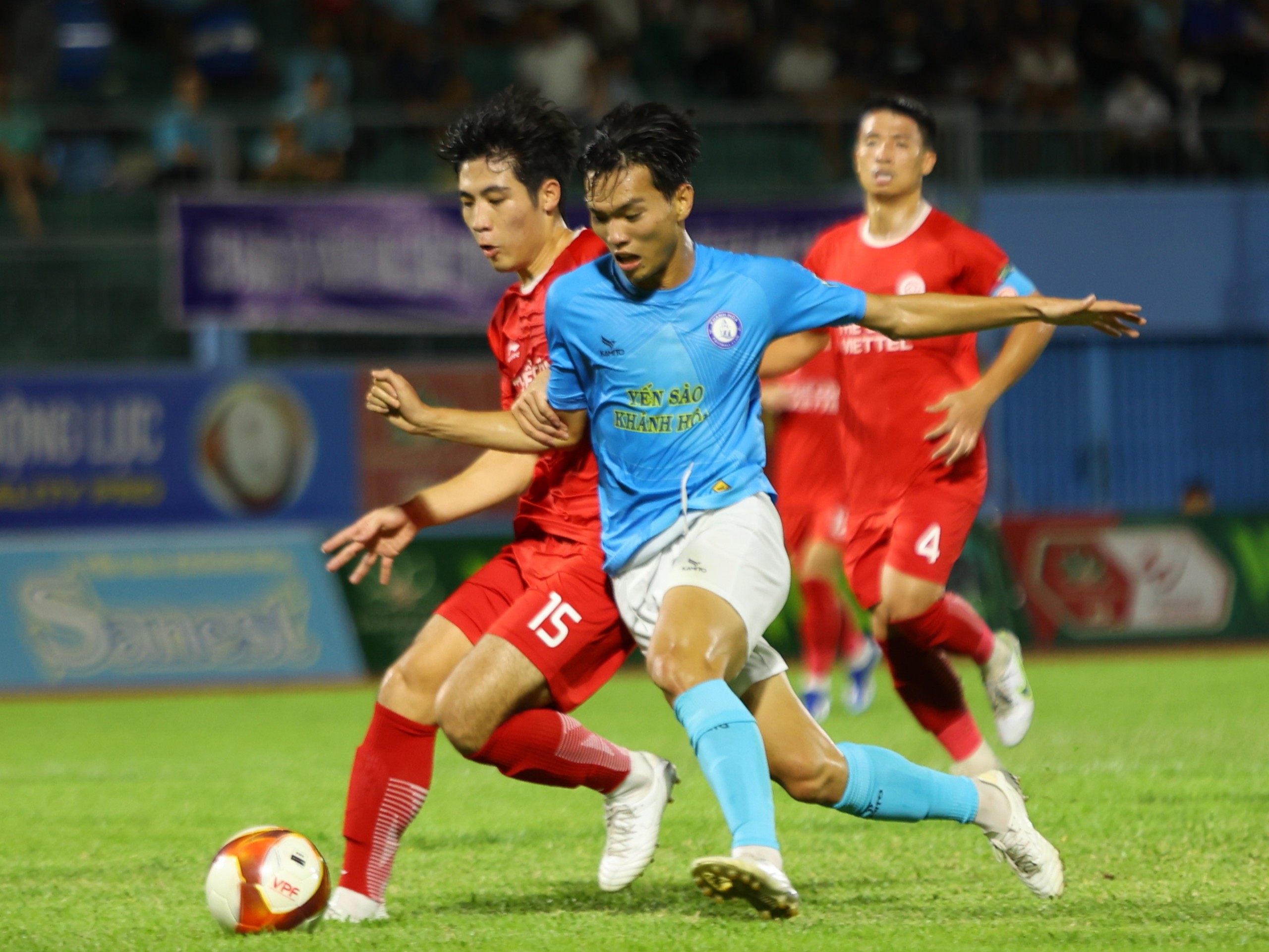 Sao trẻ đội tuyển Việt Nam tỏa sáng, Thể Công Viettel khiến CLB Khánh Hòa chìm sâu- Ảnh 2.