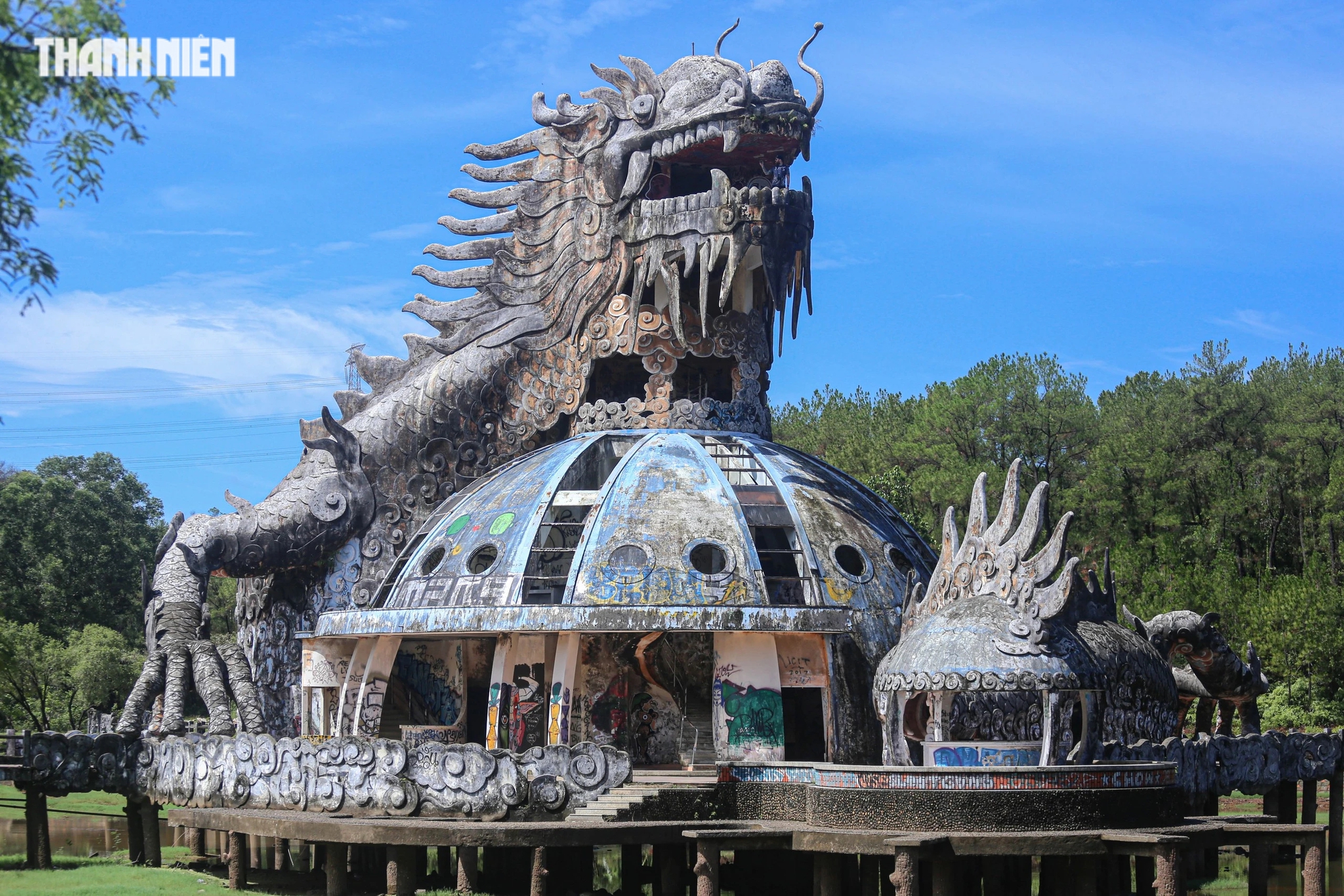 Rồng khổng lồ ở công viên nước hồ Thủy Tiên đã được dọn dẹp sạch sẽ- Ảnh 1.