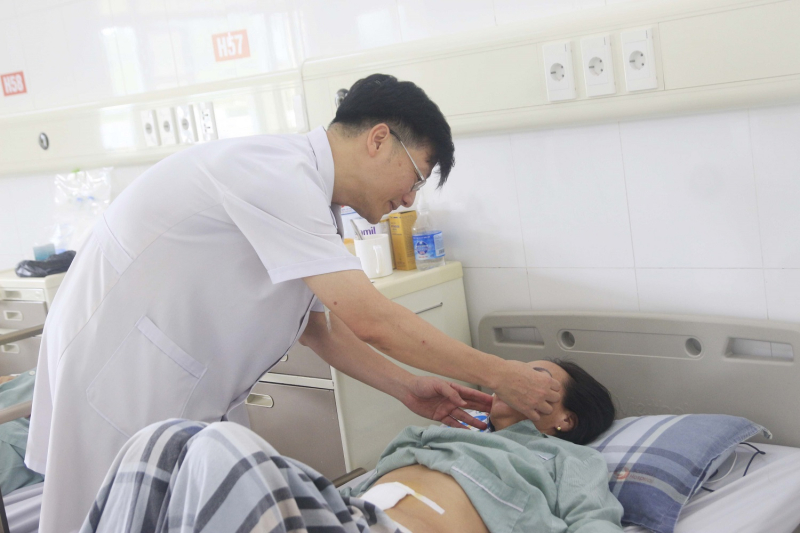 Phẫu thuật cho người phụ nữ mắc cùng lúc 2 bệnh ung thư- Ảnh 2. Phẫu thuật cho người phụ nữ mắc cùng lúc 2 bệnh ung thư- Ảnh 2.