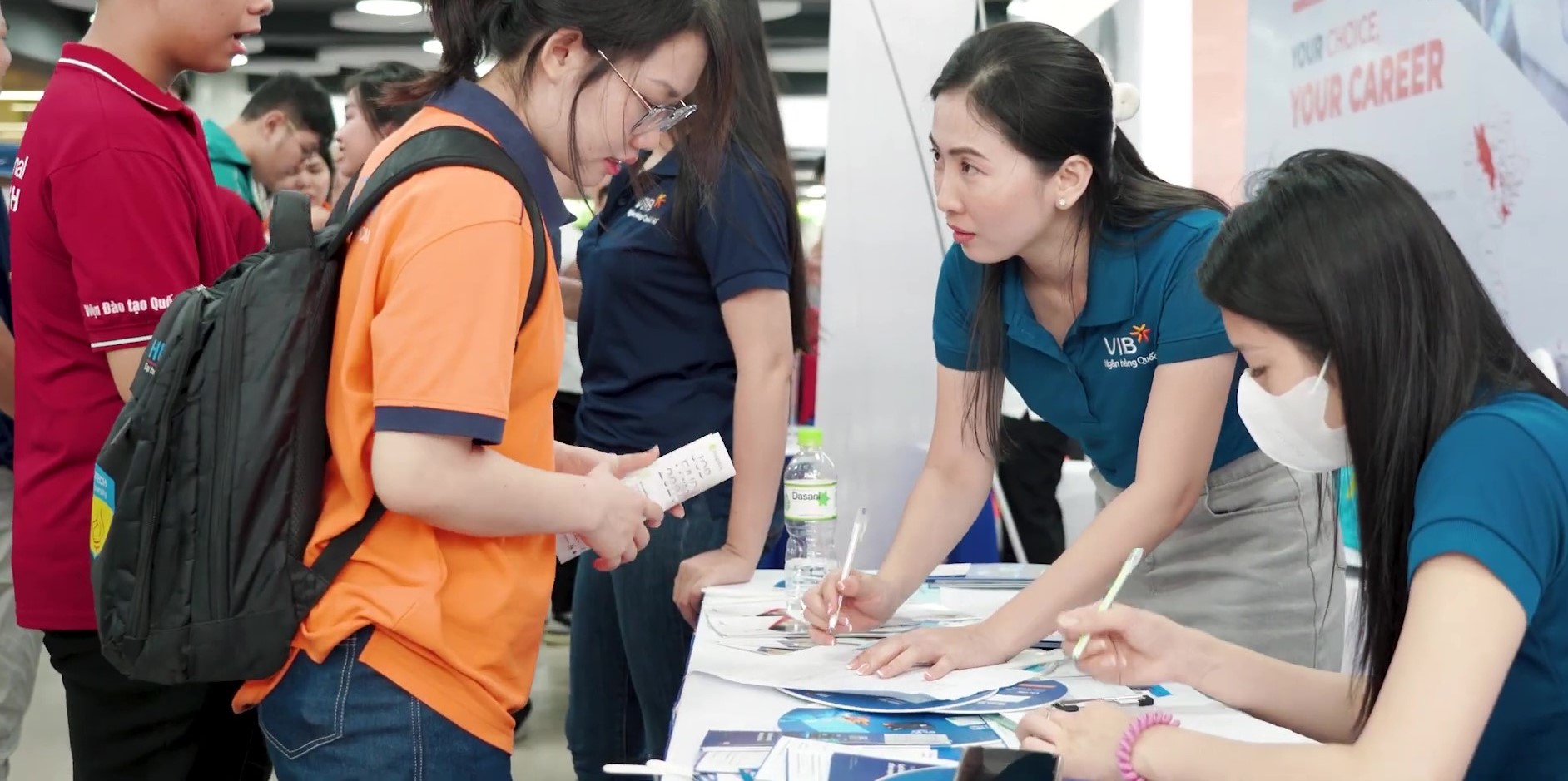 Sinh viên tự tin ‘săn’ việc làm tại doanh nghiệp nước ngoài ngay từ năm 2- Ảnh 1.