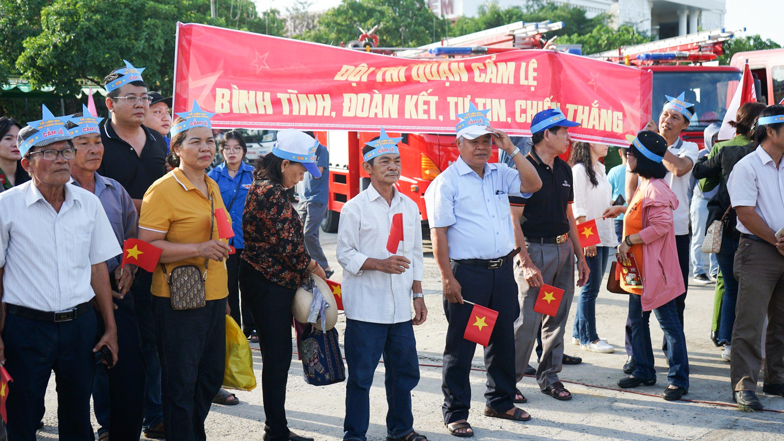 Xem các tổ liên gia PCCC ở Đà Nẵng phô diễn kỹ năng chiến đấu 'giặc lửa'- Ảnh 3.