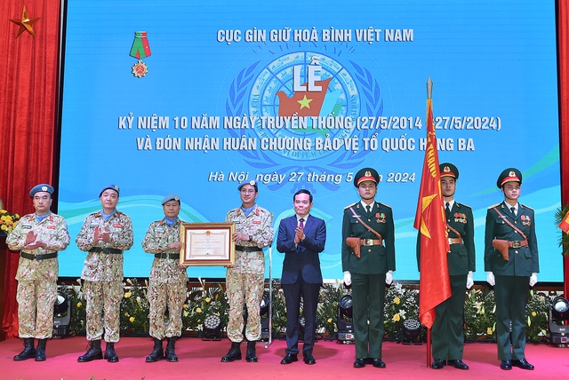 Cục Gìn giữ hòa bình Việt Nam đón nhận Huân chương Bảo vệ Tổ quốc hạng ba- Ảnh 2.