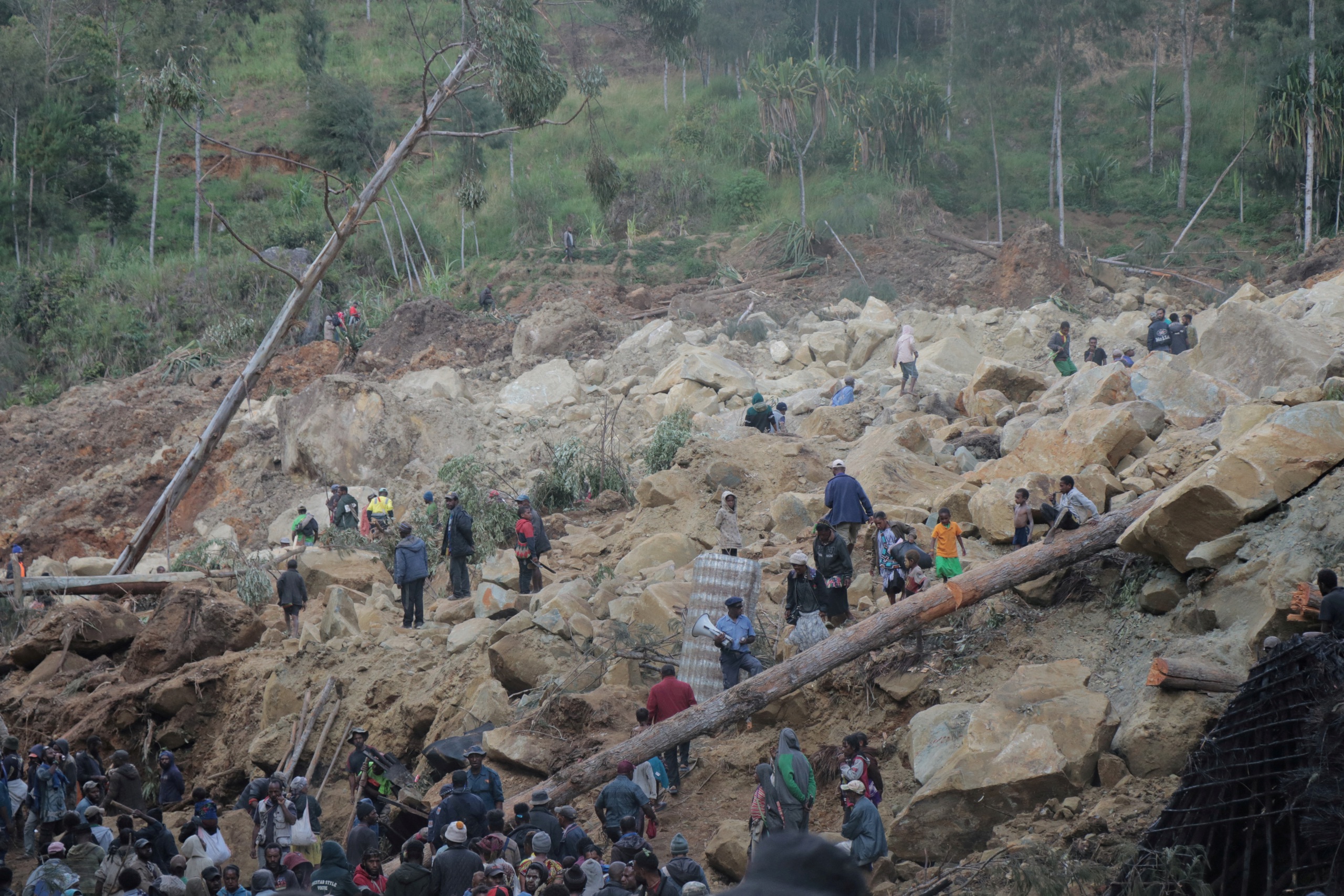 Quy mô thảm khốc của vụ lở đất Papua New Guinea qua ảnh vệ tinh - Ảnh 10.