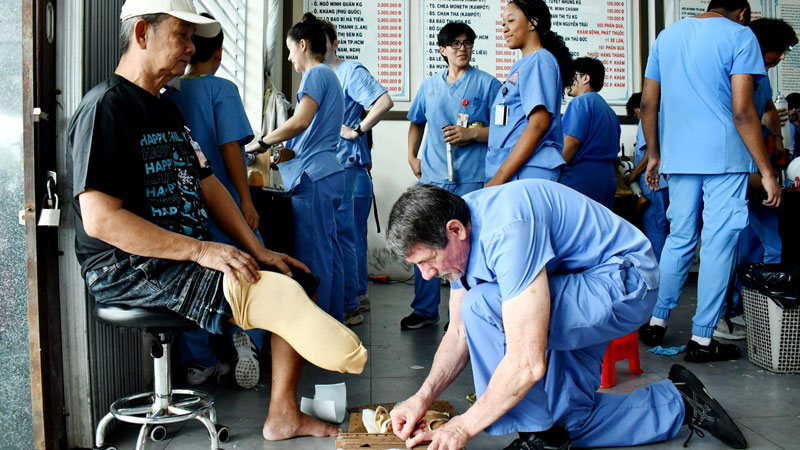 Kiên Giang: Lắp 360 chân, tay giả cho người khuyết tật- Ảnh 2. Kiên Giang: Lắp 360 chân, tay giả cho người khuyết tật- Ảnh 2.