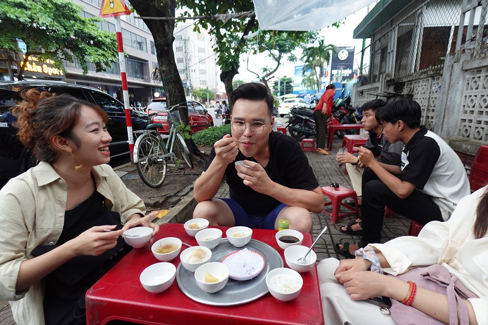 Tiệm chè 5.000 đồng suốt 30 năm ở Phú Yên khiến học sinh, cánh mày râu mê mẩn- Ảnh 5.