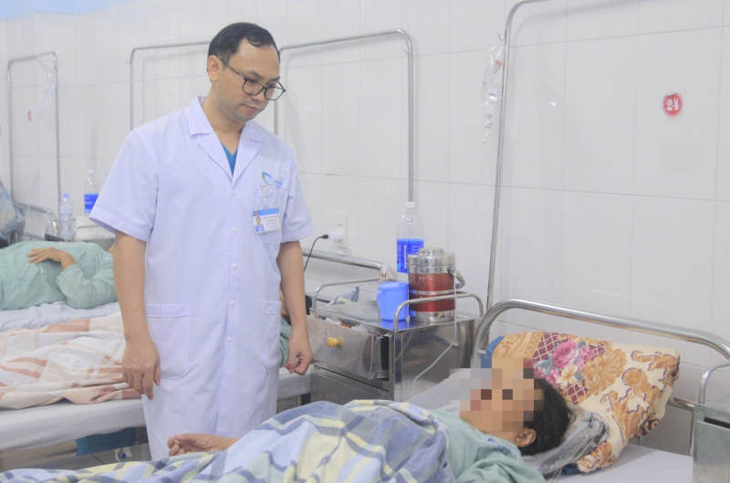 Tán sỏi mật qua da cho bệnh nhân đã 4 lần phẫu thuật
- Ảnh 2. Tán sỏi mật qua da cho bệnh nhân đã 4 lần phẫu thuật
- Ảnh 2.