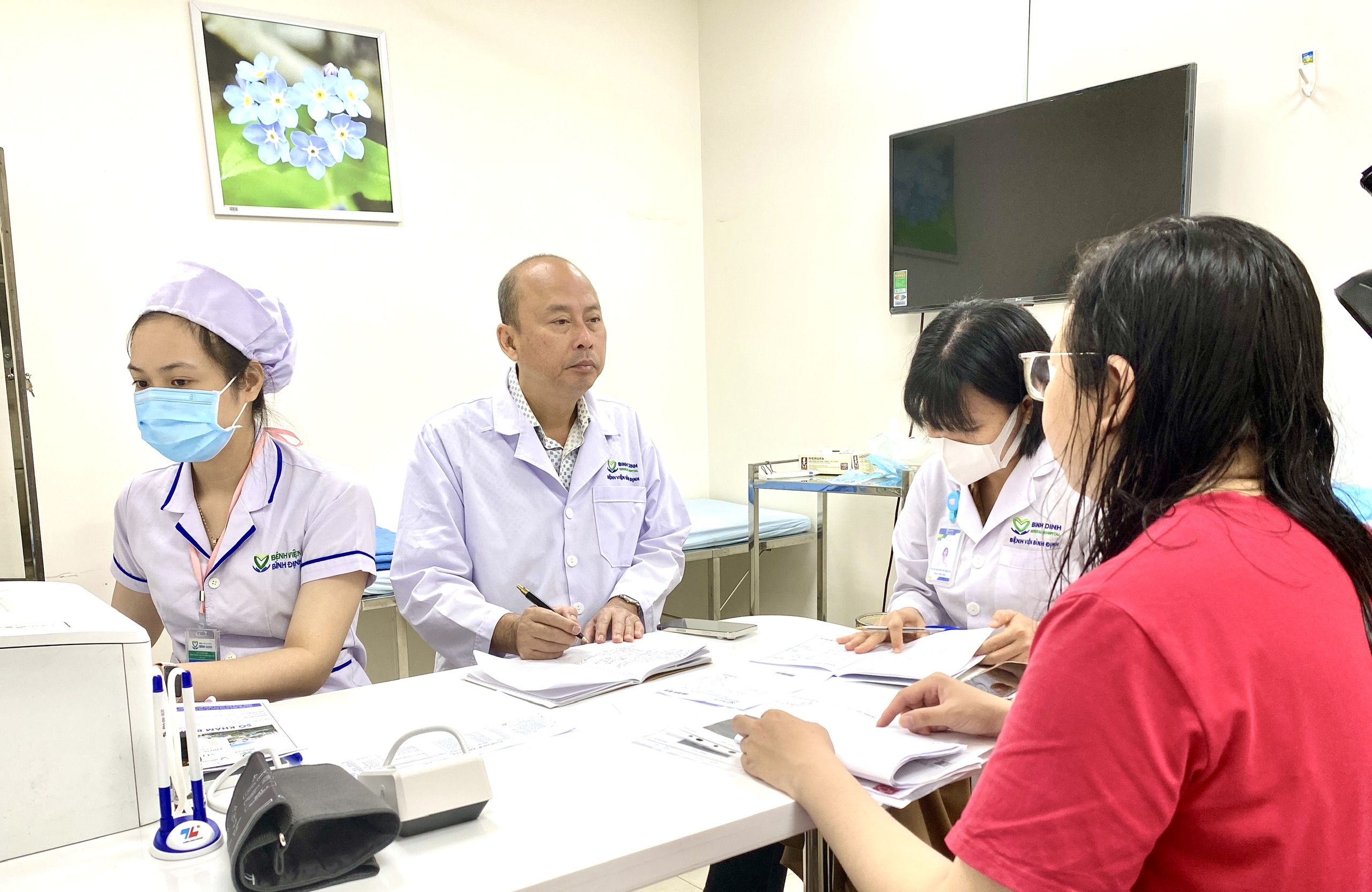 Người dân Bình Định tiếp cận được dịch vụ y tế chất lượng cao- Ảnh 1. Người dân Bình Định tiếp cận được dịch vụ y tế chất lượng cao- Ảnh 1.
