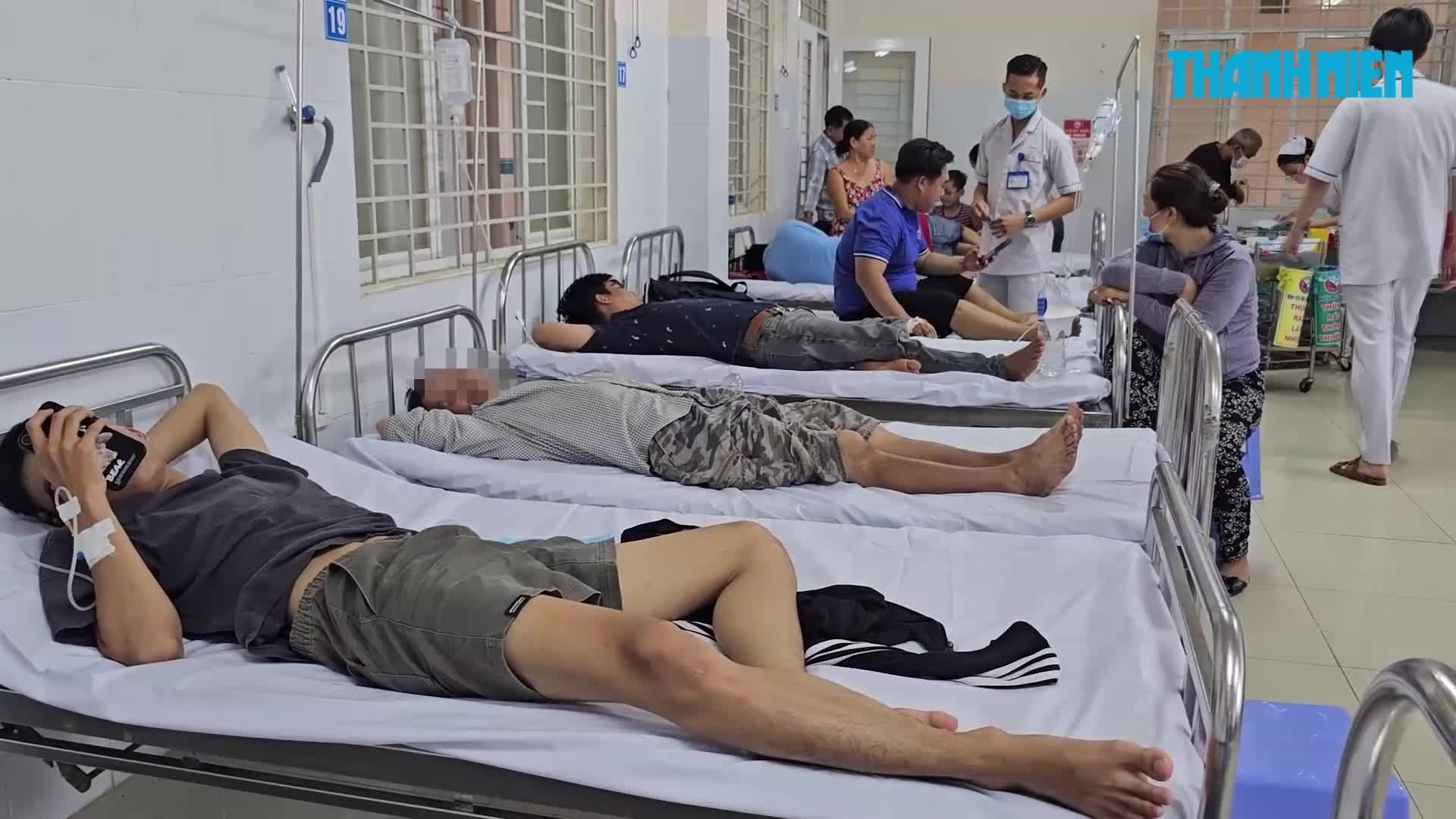 Vụ ngộ độc bánh mì ở Long Khánh: Có gia đình 5 người cùng nhập viện- Ảnh 1.