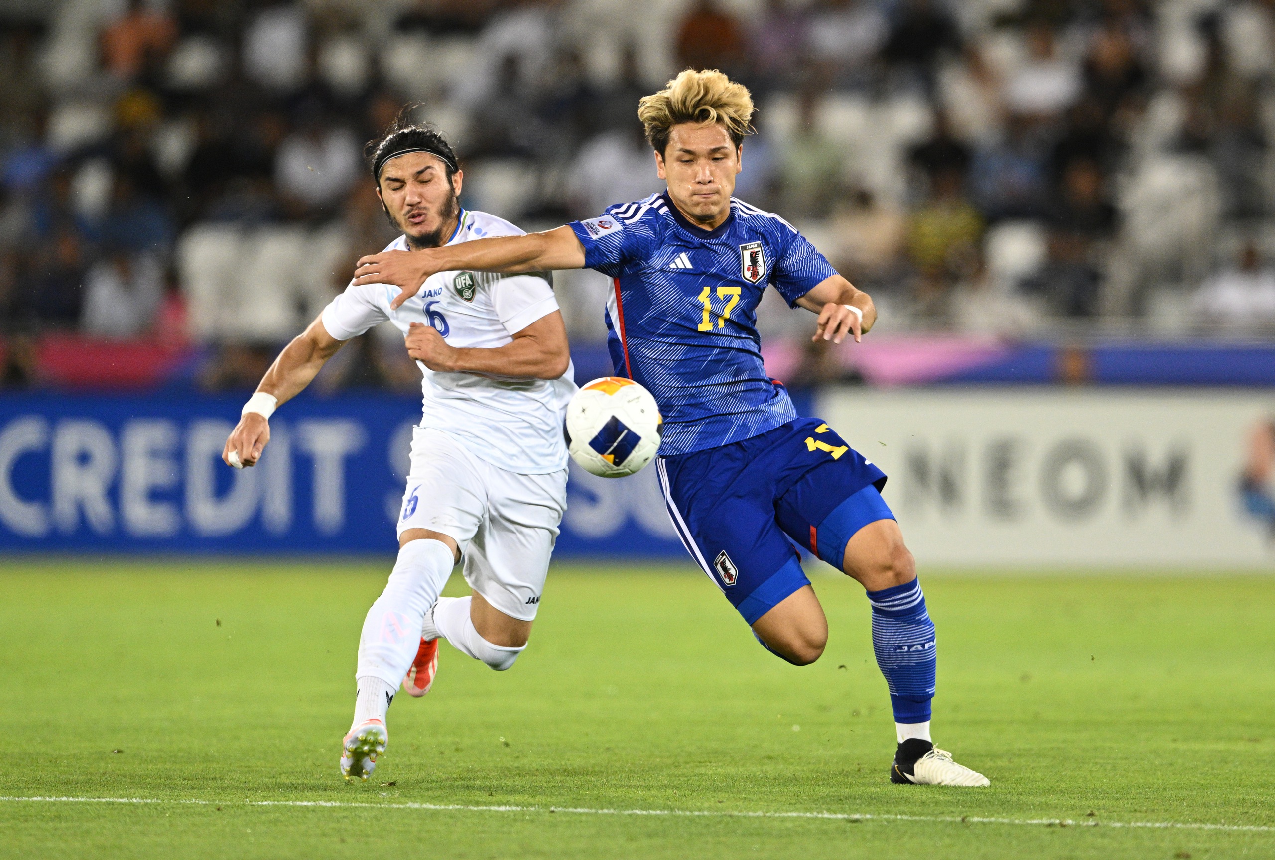 Trận chung kết giữa U.23 Nhật Bản (áo xanh) và U.23 Uzbekistan diễn ra rất căng thẳng
