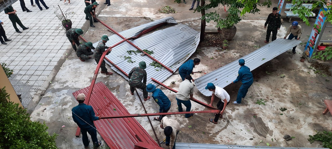 Thừa Thiên-Huế: Giông lốc thổi bay nhiều phòng học, học sinh phải tạm nghỉ- Ảnh 2.