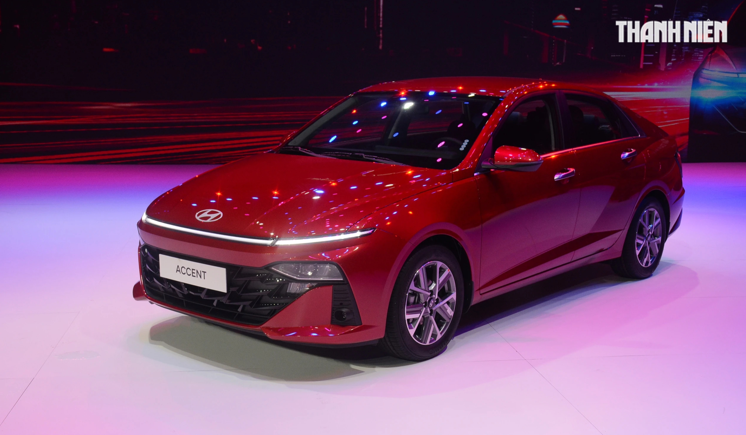 Nhiều mẫu &ocirc; t&ocirc; mới đời cũ tồn kho giảm gi&aacute; cả trăm triệu đồng - Ảnh 4.