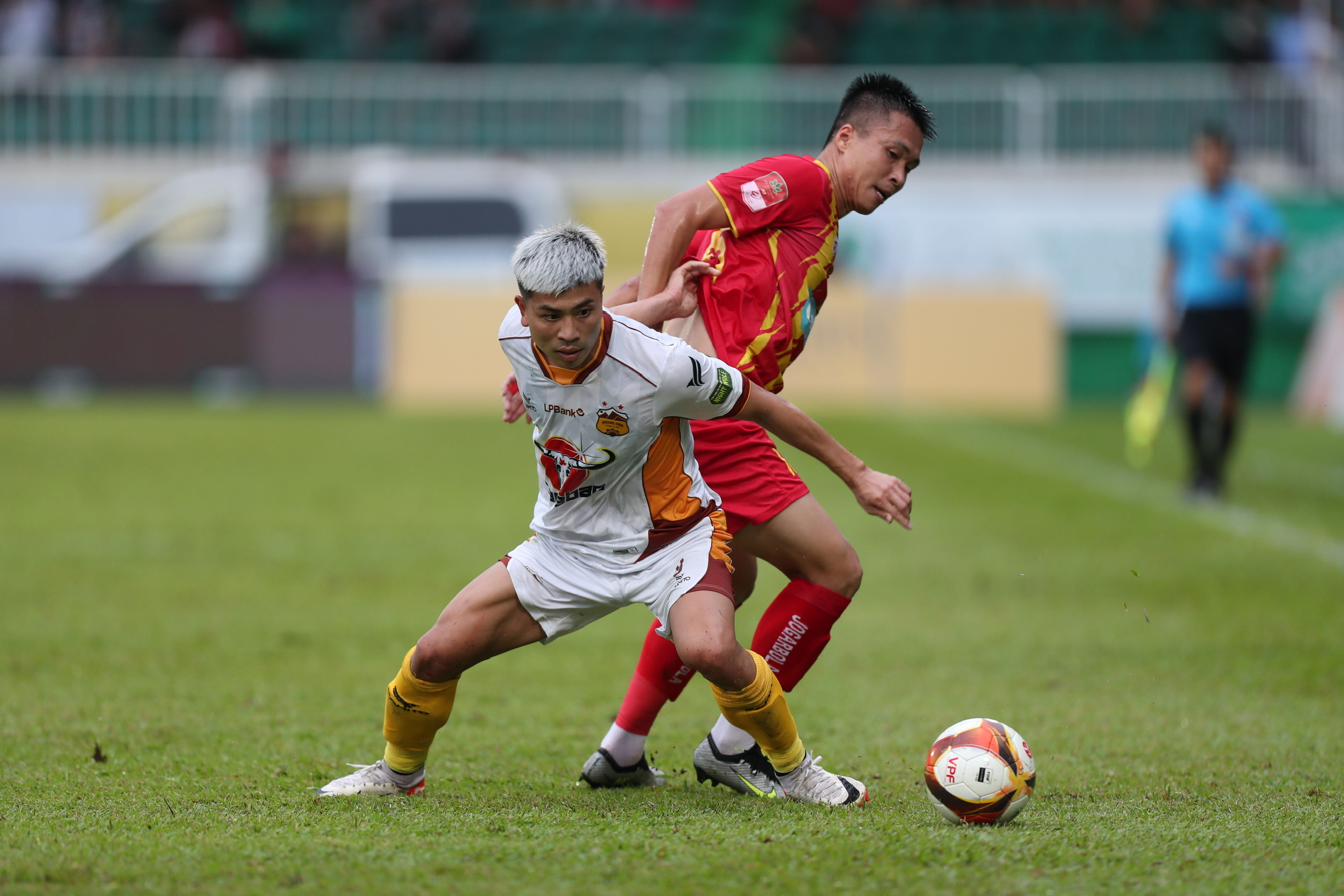 V-League: HAGL bị Thanh Hóa chia điểm trên sân Pleiku, vẫn chưa thoát tình cảnh nguy hiểm- Ảnh 1.