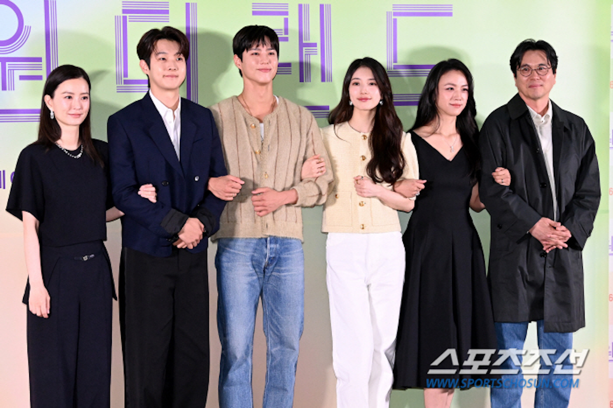 Kim Soo Hyun, Byeon Woo Seok và dàn sao Hàn đến ủng hộ phim 'Wonderland'- Ảnh 1.