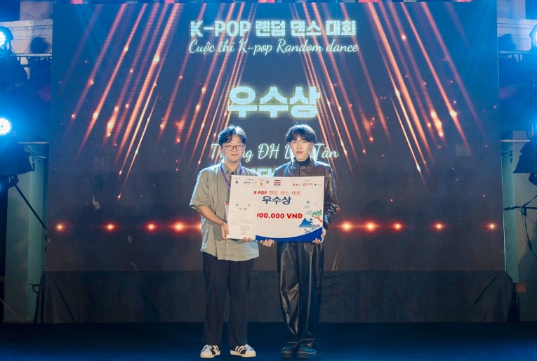 SV ĐH Duy Tân giành giải nhì, ba tại Ngày hội Ngôn ngữ Văn hóa Hàn 2024- Ảnh 3.