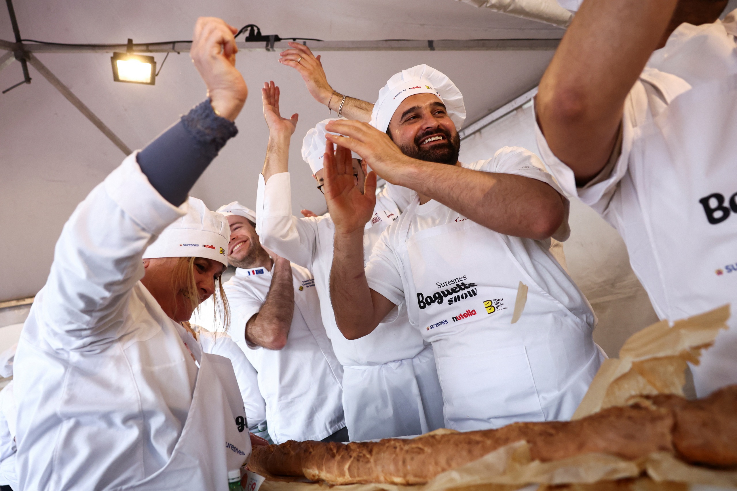 Pháp đoạt lại danh hiệu bánh mì baguette dài nhất thế giới từ Ý