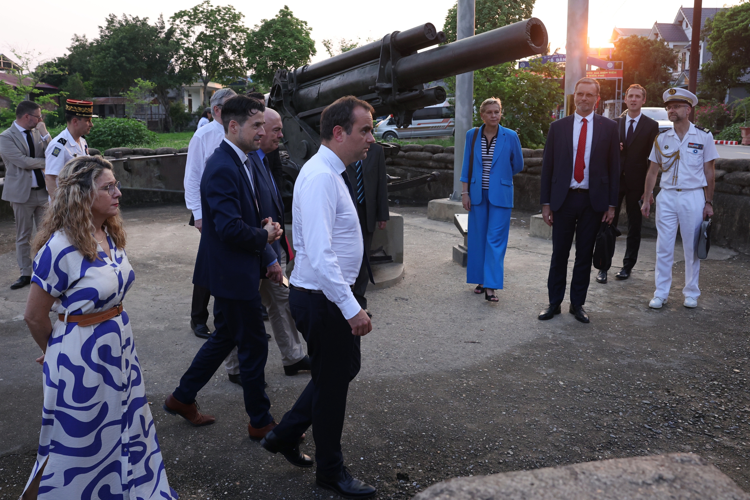 Sau khi thăm đồi A1 và hầm De Castries vào chiều 6.5, Bộ trưởng Sébastien Lecornu sẽ tham dự lễ kỷ niệm 70 năm chiến thắng Điện Biên Phủ vào sáng 7.5