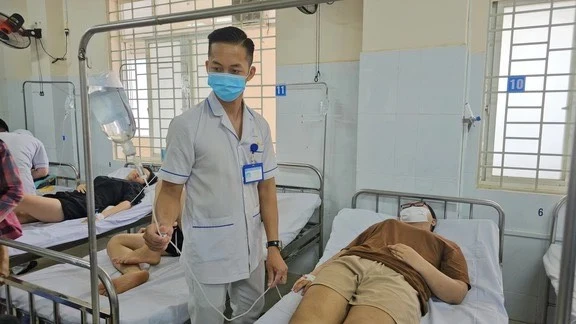 Học sinh bị ngộ độc bánh mì Băng ở Đồng Nai sẽ được thi bù- Ảnh 1.