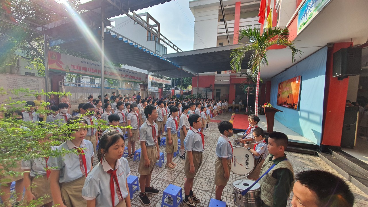 Lễ chào cờ xúc động ở ngôi trường mang tên Điện Biên- Ảnh 3.